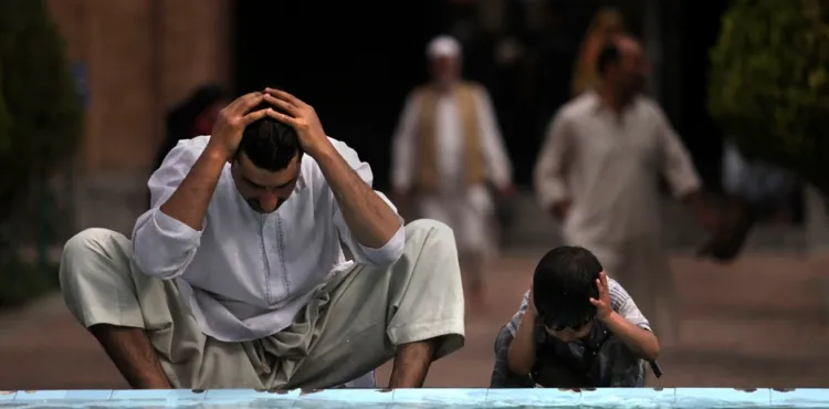 Camiye Gelenler ile Namaz Kılanlar